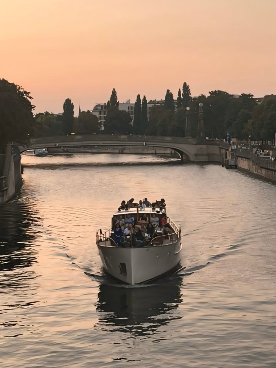 Sunset Cruise in Spree River Berlin
